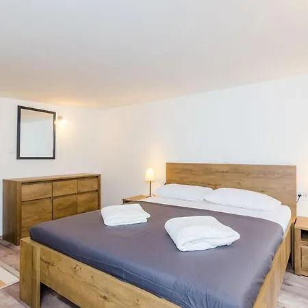 Baza Guest house